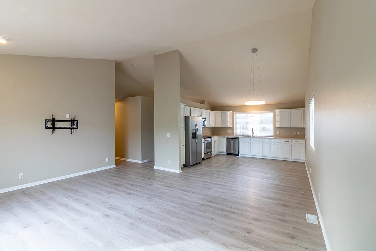 16431 Fowler Ave — Photo 4