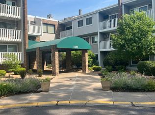 1601 N Innsbruck Dr #215NE, Minneapolis, MN 55432