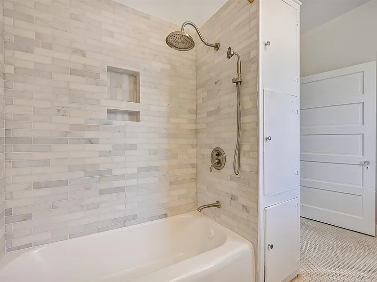 1615 Winnie St #2 — Photo 25