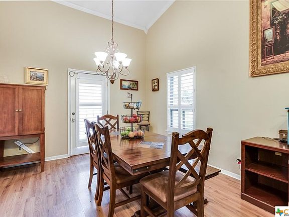 5th image of 3205 White Oak Dr
