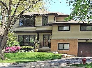 621 Indian Hill Ct, Deerfield, IL 60015