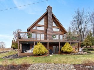 10735 Pine Island Dr, Sparta, MI 49345