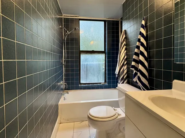 520 East 6th Street image 6 of 11