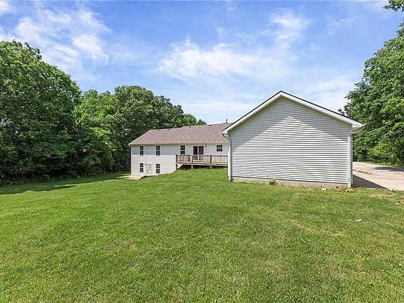 5th image of 2925 Lowman Rd