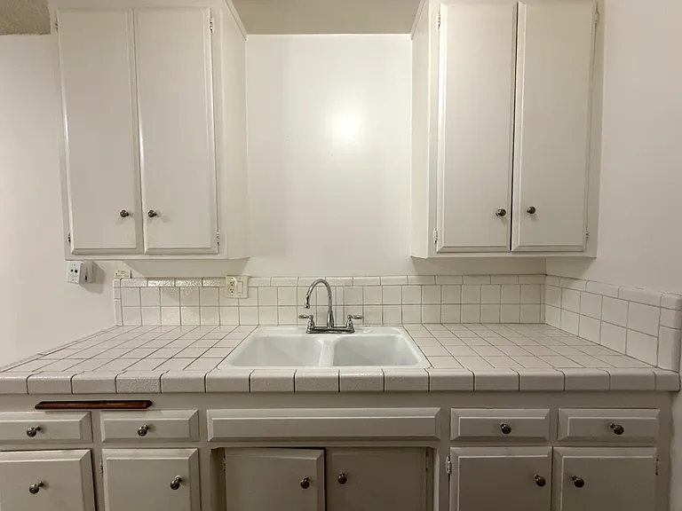 712 N Isabel St #6 — Photo 8