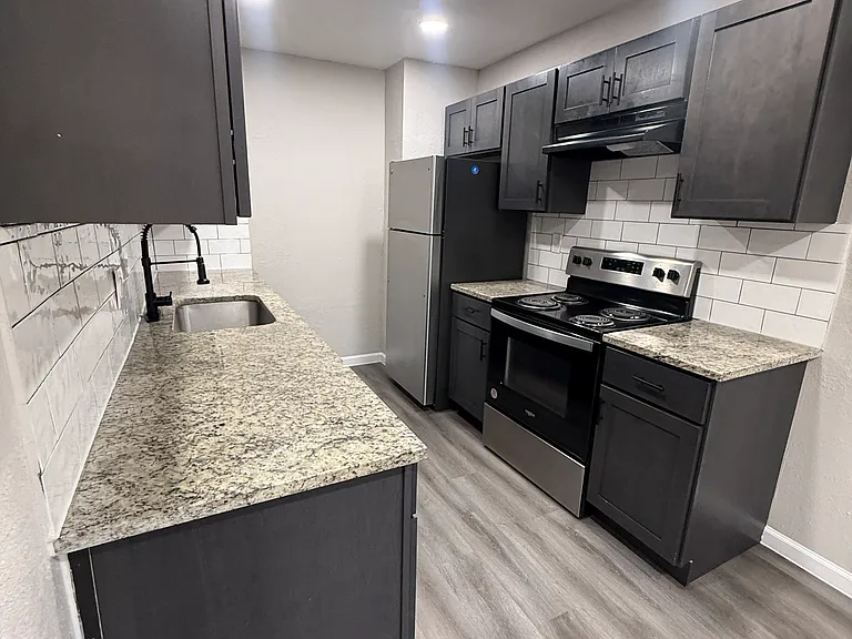 2752 E Ledbetter Dr #1 — Photo 5
