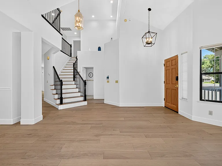 133 Madrid Way — Photo 16
