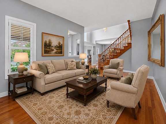 5th image of 2 Foxfield Cres
