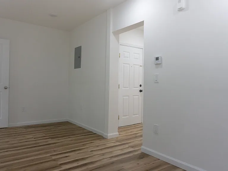576 Newark Ave #1L — Photo 10