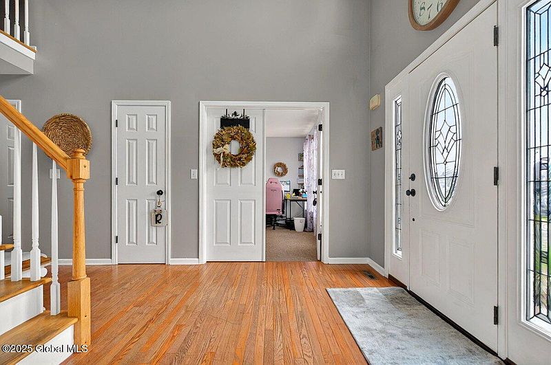 4th image of 33 Sherman Way