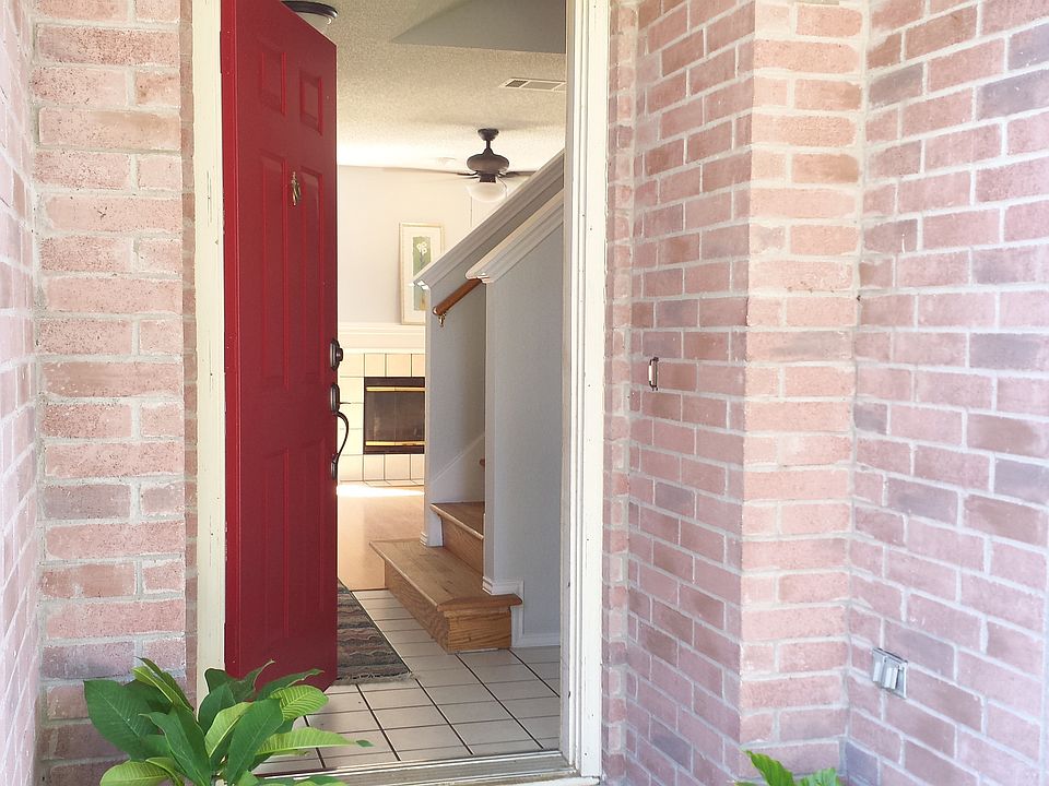 1st image of 807 Woodhollow Ln