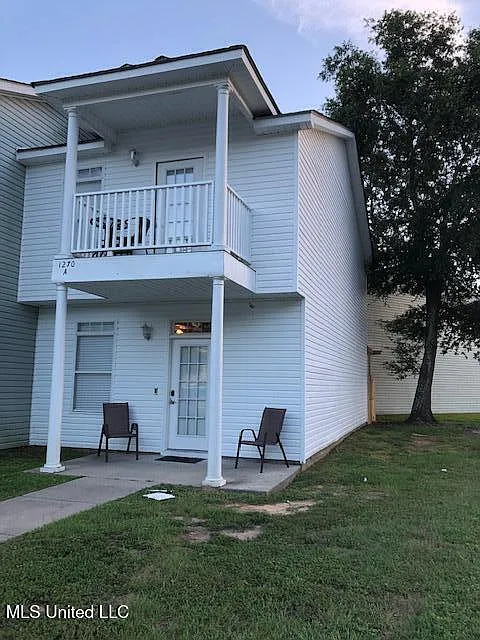 3 bed, 3.0 bath, 1283 sqft, $1,950 — Photo 2