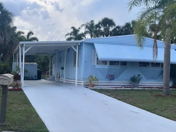 10 Arboles Lane, Port St Lucie, FL 34952