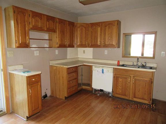 5th image of 1025 Oakridge Dr