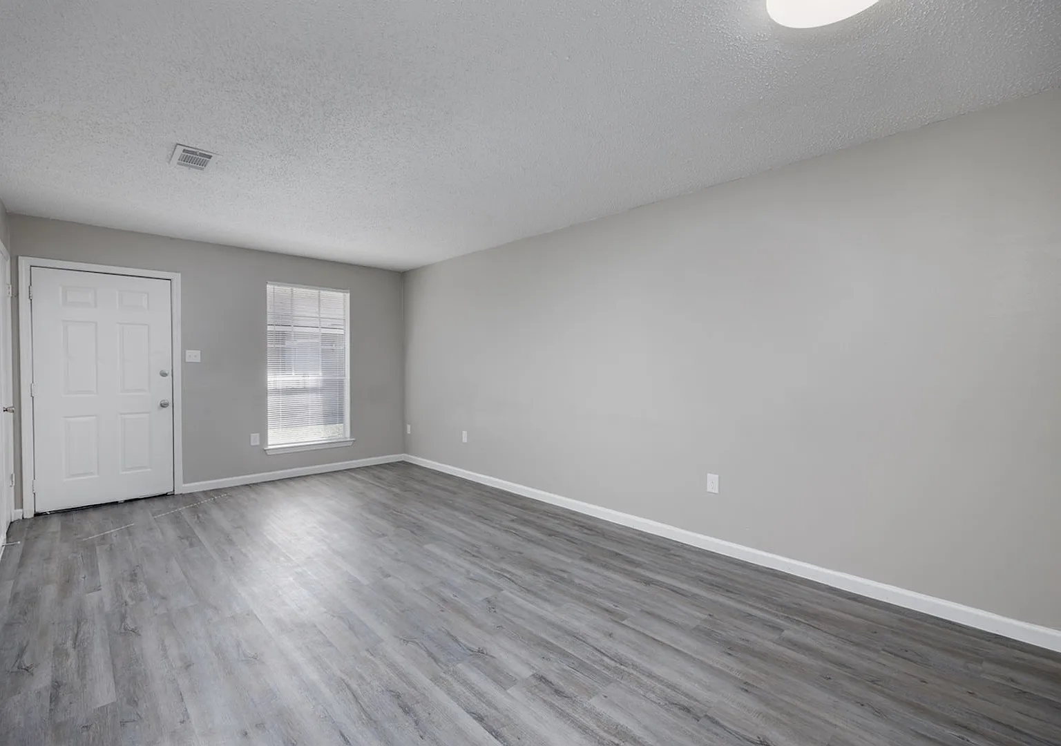 12023 Roddy - Pre Leasing for October Move in — Photo 4