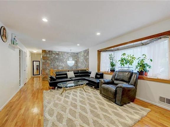 5th image of 8 Creekview Dr