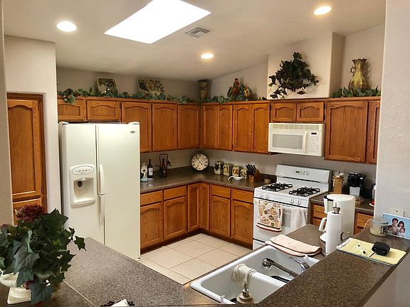 2nd image of 10608 E 34th Pl