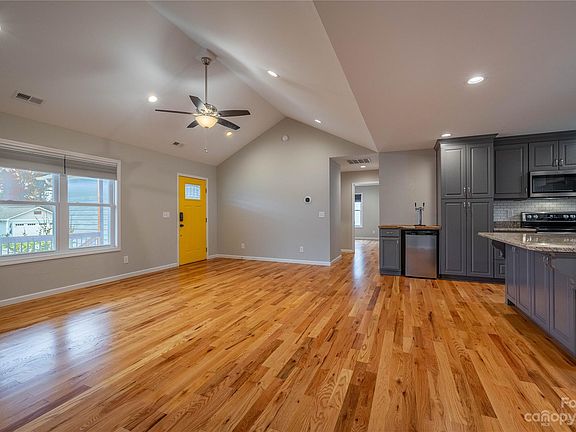 4th image of 2137 Derby Ct