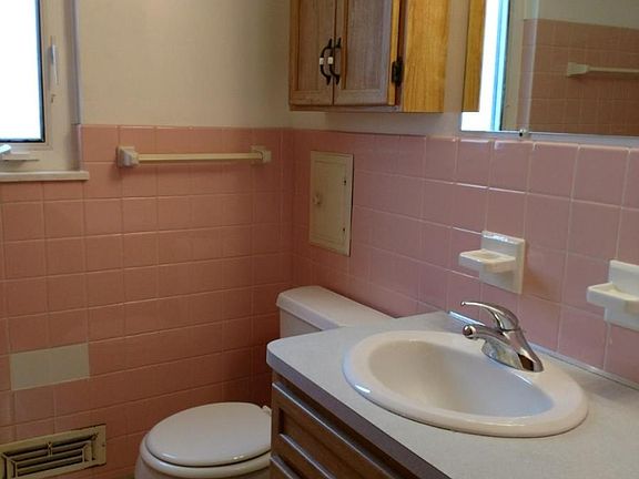 5th image of 215 Gould Ave