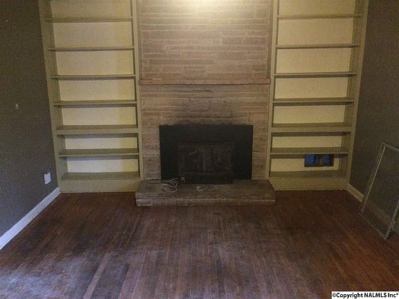 4th image of 3328 Wildwood Dr SE