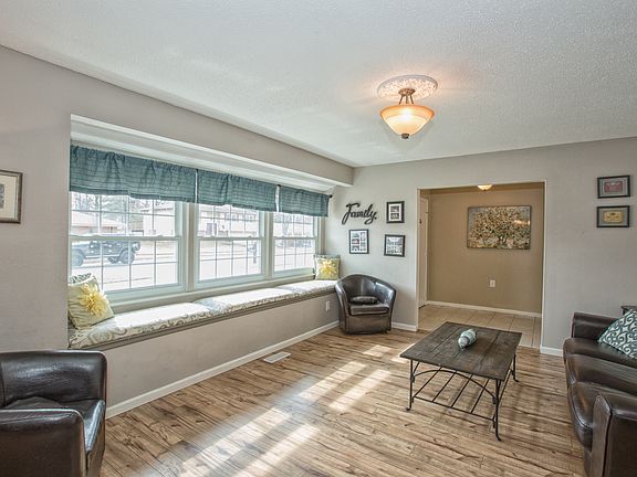 4th image of 4945 Sefton Dr