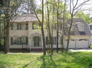 205 Heathridge Ln, Cary, NC 27513