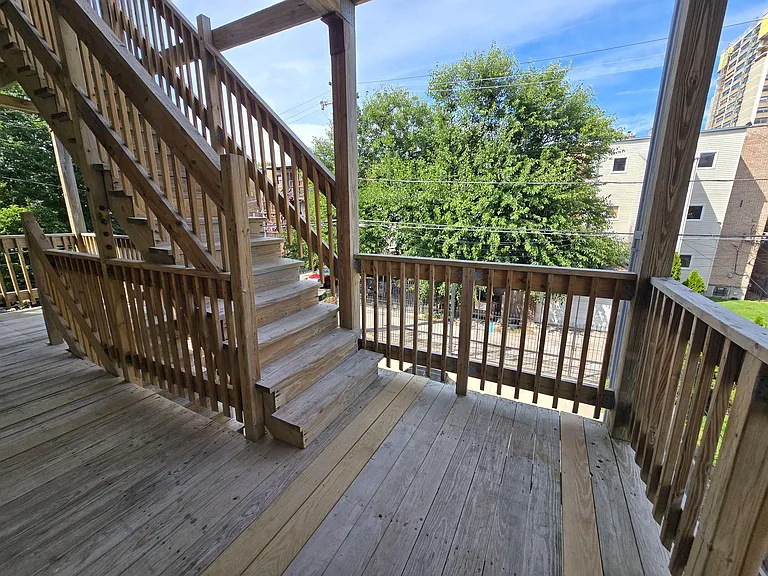 E 65th Pl — Photo 9