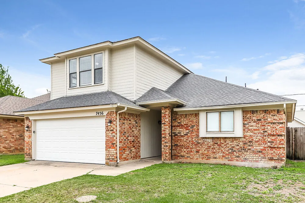 5 bed, 2.0 bath, 1950 sqft, $2,345 — Photo 4
