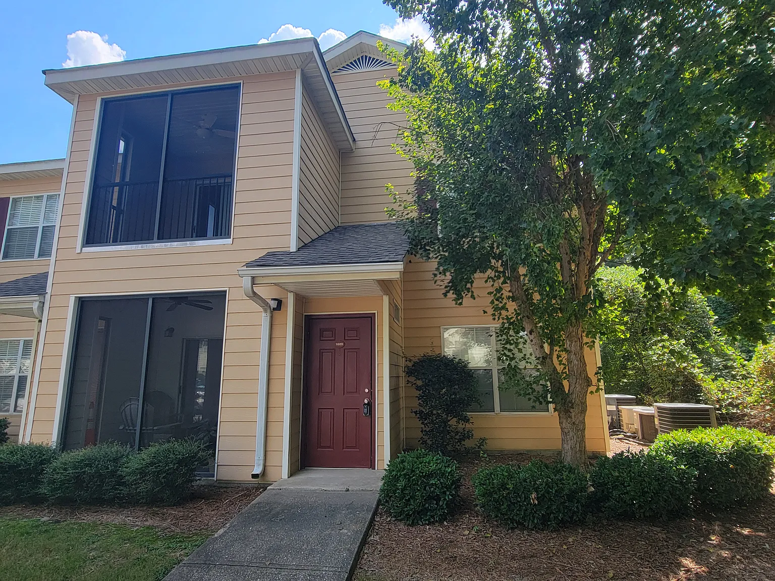 2 bed, 1012 sqft, $1,475 — Photo 1