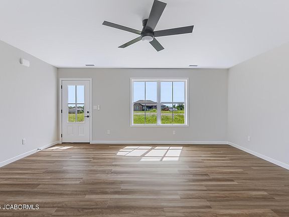 4th image of 2139 Lyndell Blvd