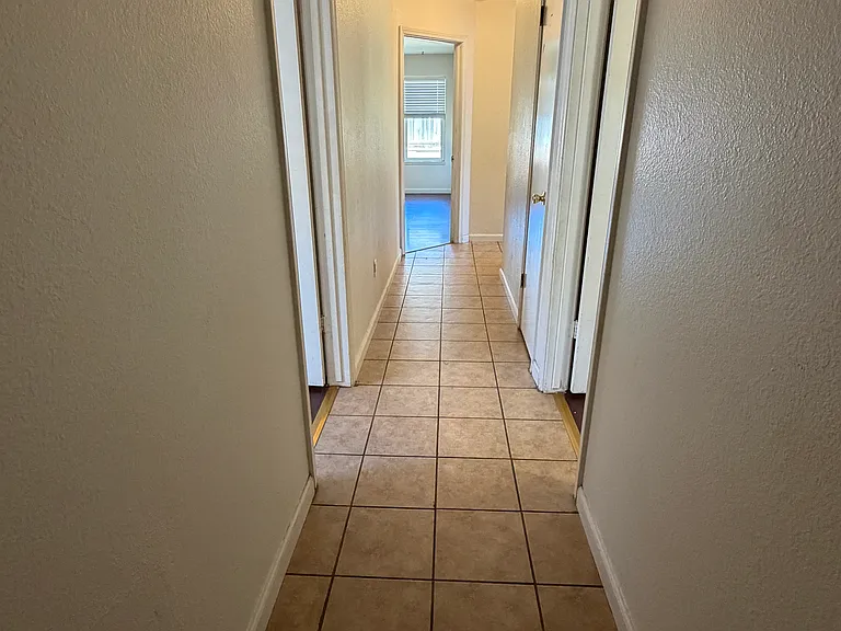 816 Grand Central Dr — Photo 4