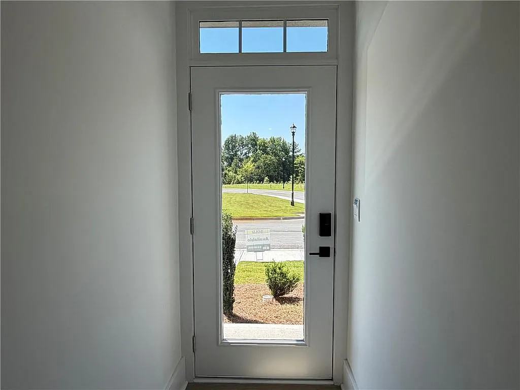 4 bed, 3.5 bath, 2314 sqft, $3,300 — Photo 2
