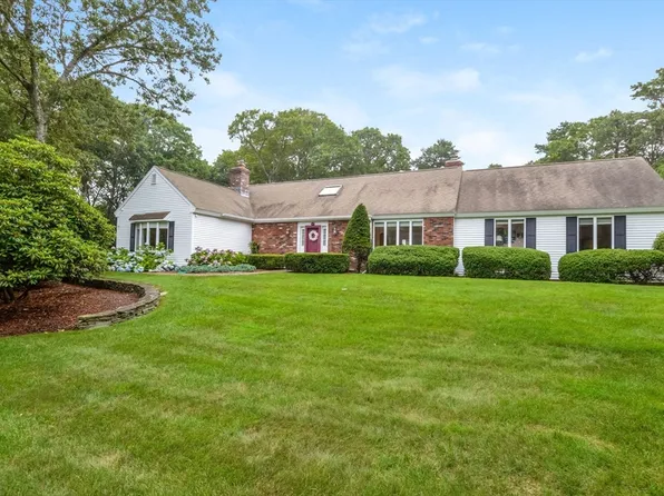 557 Cotuit Bay Dr, Barnstable, MA 02630