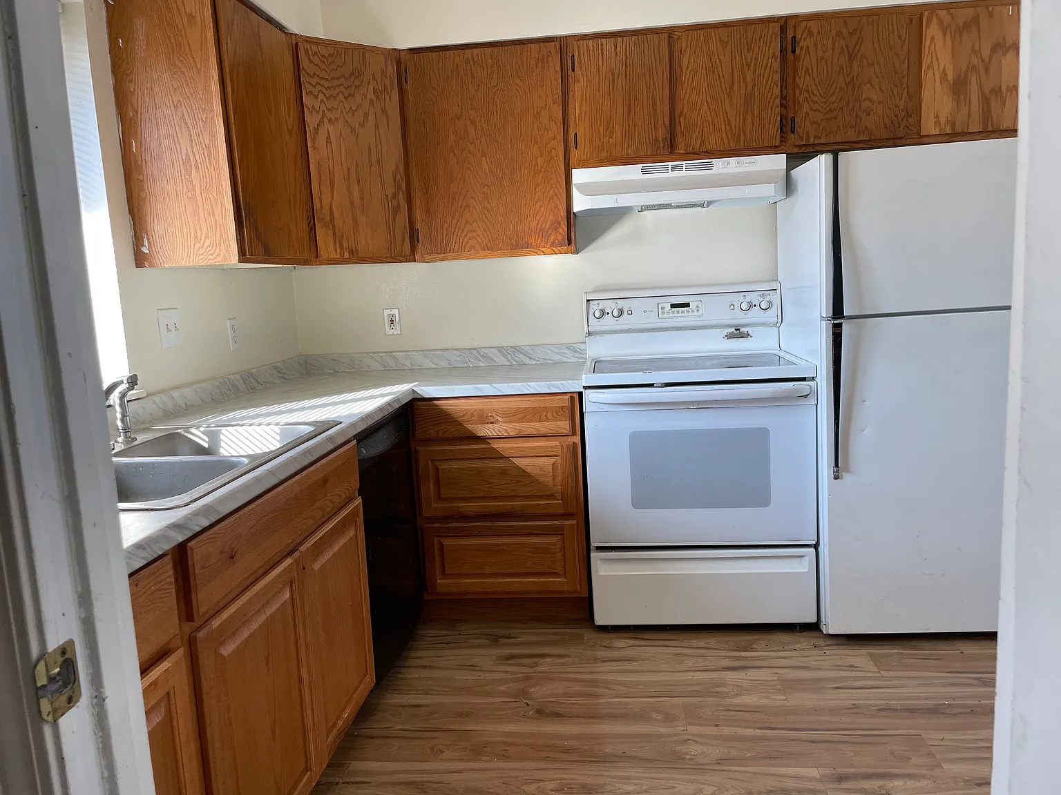 2 bed, 1000 sqft, $1,200 — Photo 2
