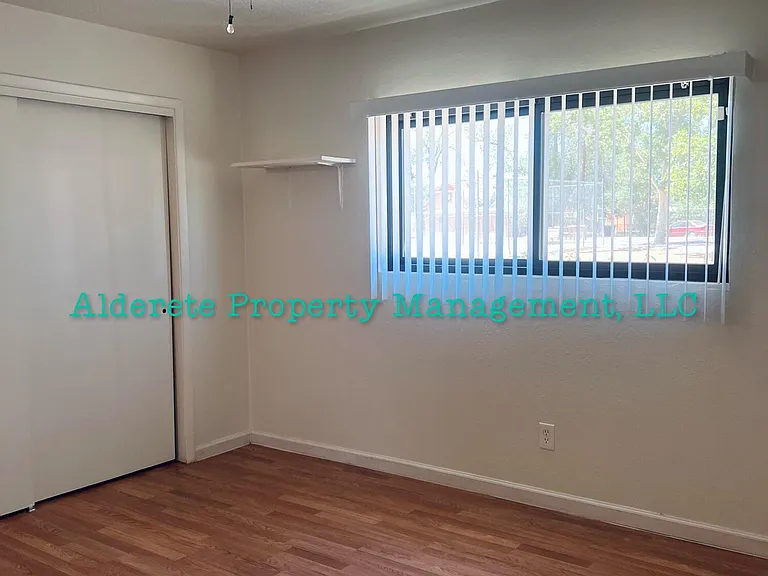 208 Cromwell Ave SE — Photo 4
