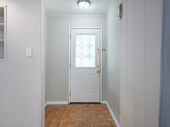 3rd image of 261 Villa Rd
