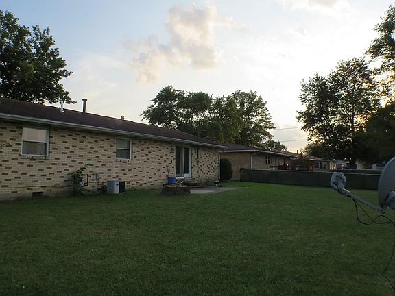 3rd image of 212 Leo St