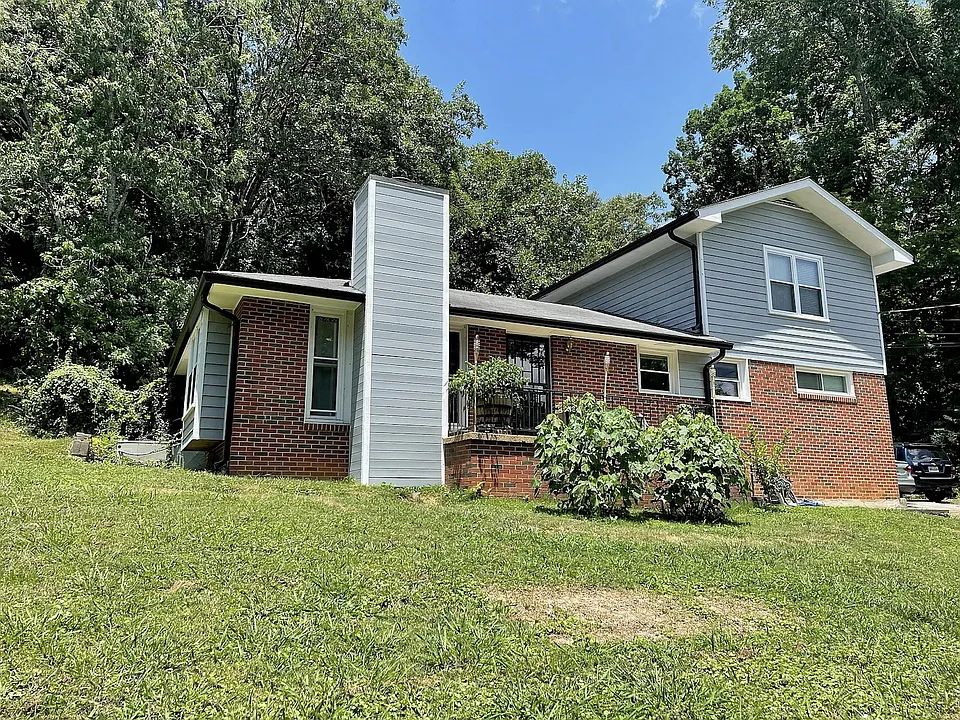 409 Lowell St
