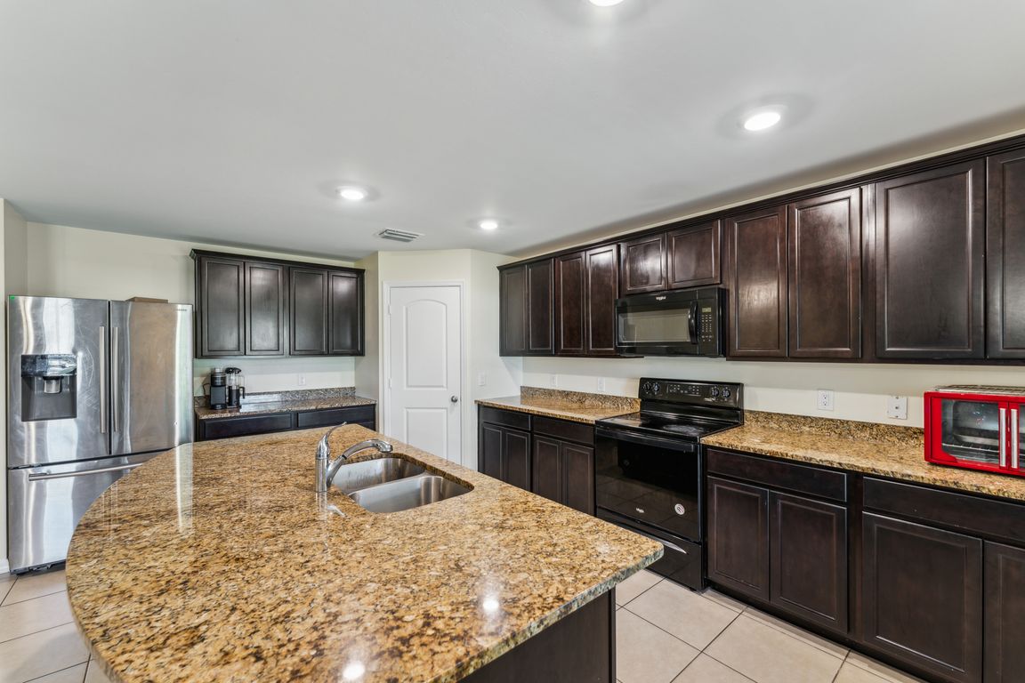 Lystra Ave-011.jpg