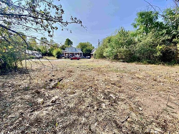 4th image of 311 Garden St