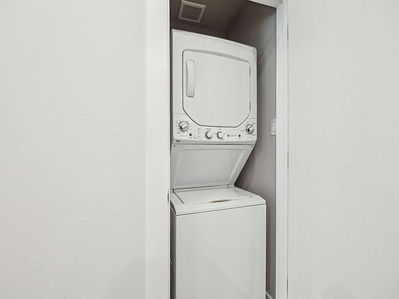 5th image of 5018 San Jacinto St #210