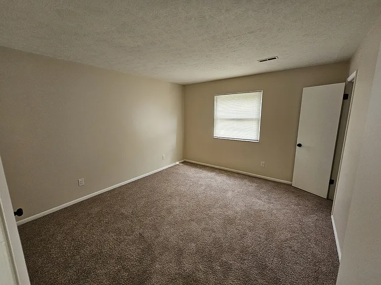 53 Neil St #8 — Photo 9