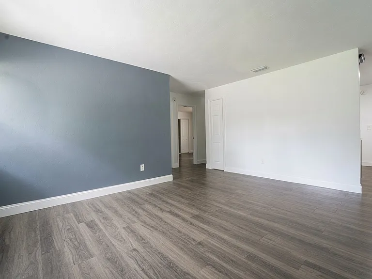 126 NE 40th Ln #B — Photo 2