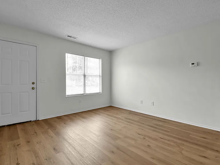 Coventry Apartments — Photo 6