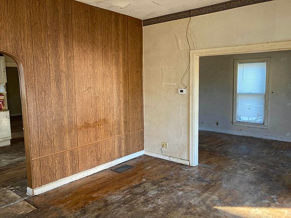5th image of 625 N Houser Dr
