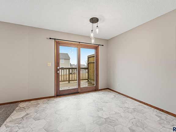 4th image of 700-704 N Harrington Ave