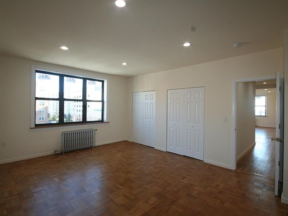 4th image of 69 Lincoln Blvd #5