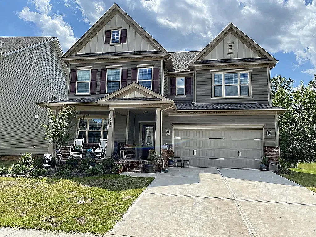 5 bed, 2712 sqft, $2,845 — Photo 1