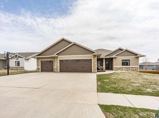 1400 Ripple Creek Rd, Dell Rapids, SD 57022