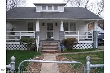 4915 Heath St photo 1